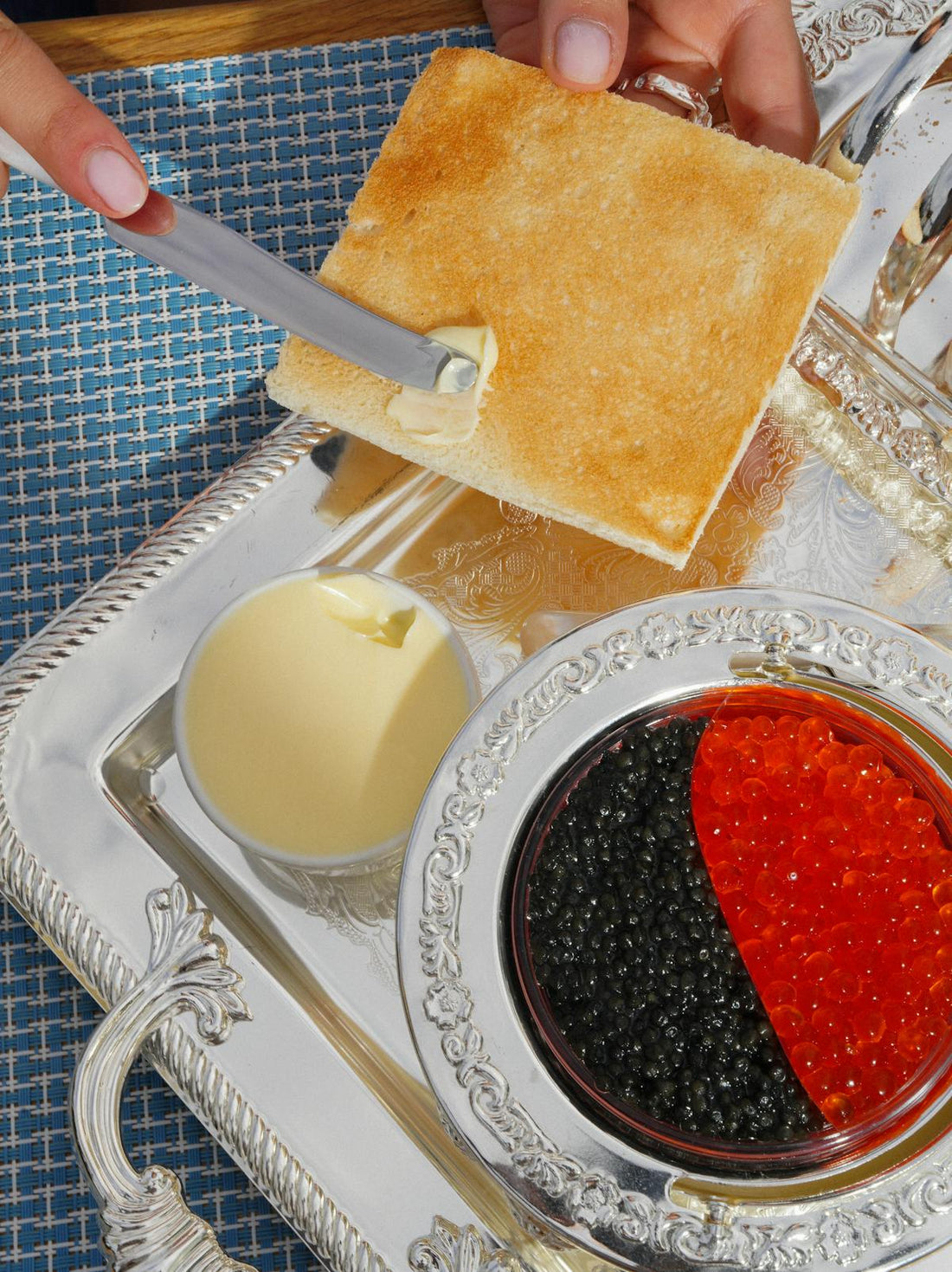 Caviar delivery UK insulated box with temperature-controlled packaging and ice packs