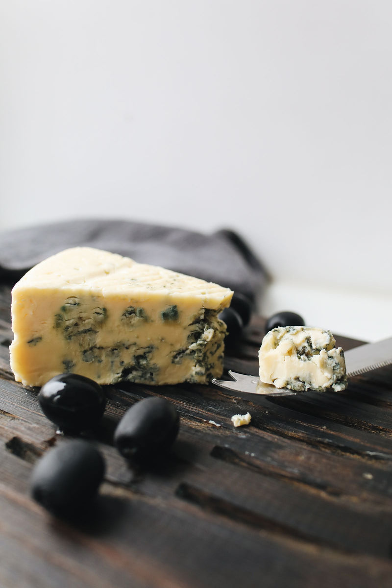 Cashel Blue Irish Farmhouse Cheese presented for a Beleaev food guide