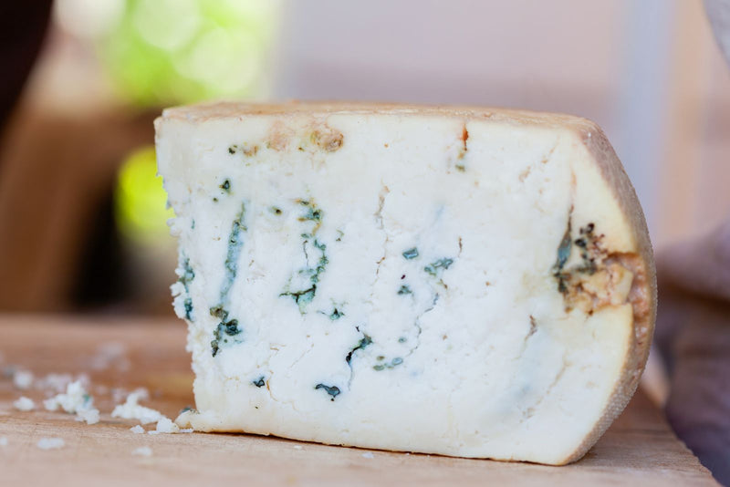 Dolcelatte Cheese presented for a Beleaev food guide