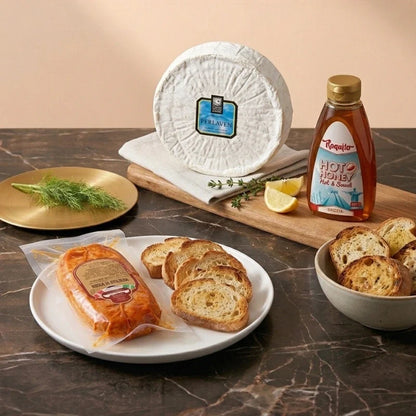Nduja and cheese set with hot honey and crackers